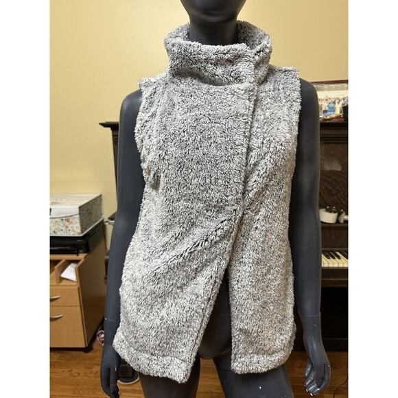 DYLAN Gray Faux Fur Sherpa Vest Pockets Snap Women's size Small - Picture 10 of 12